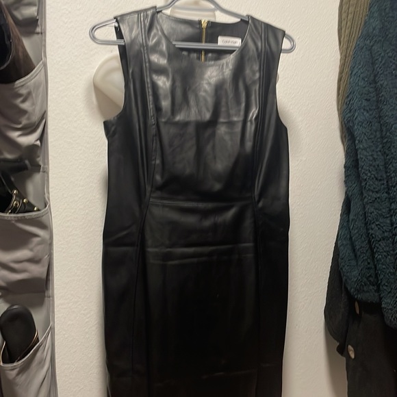 Calvin Klein - Picture 4 of 11